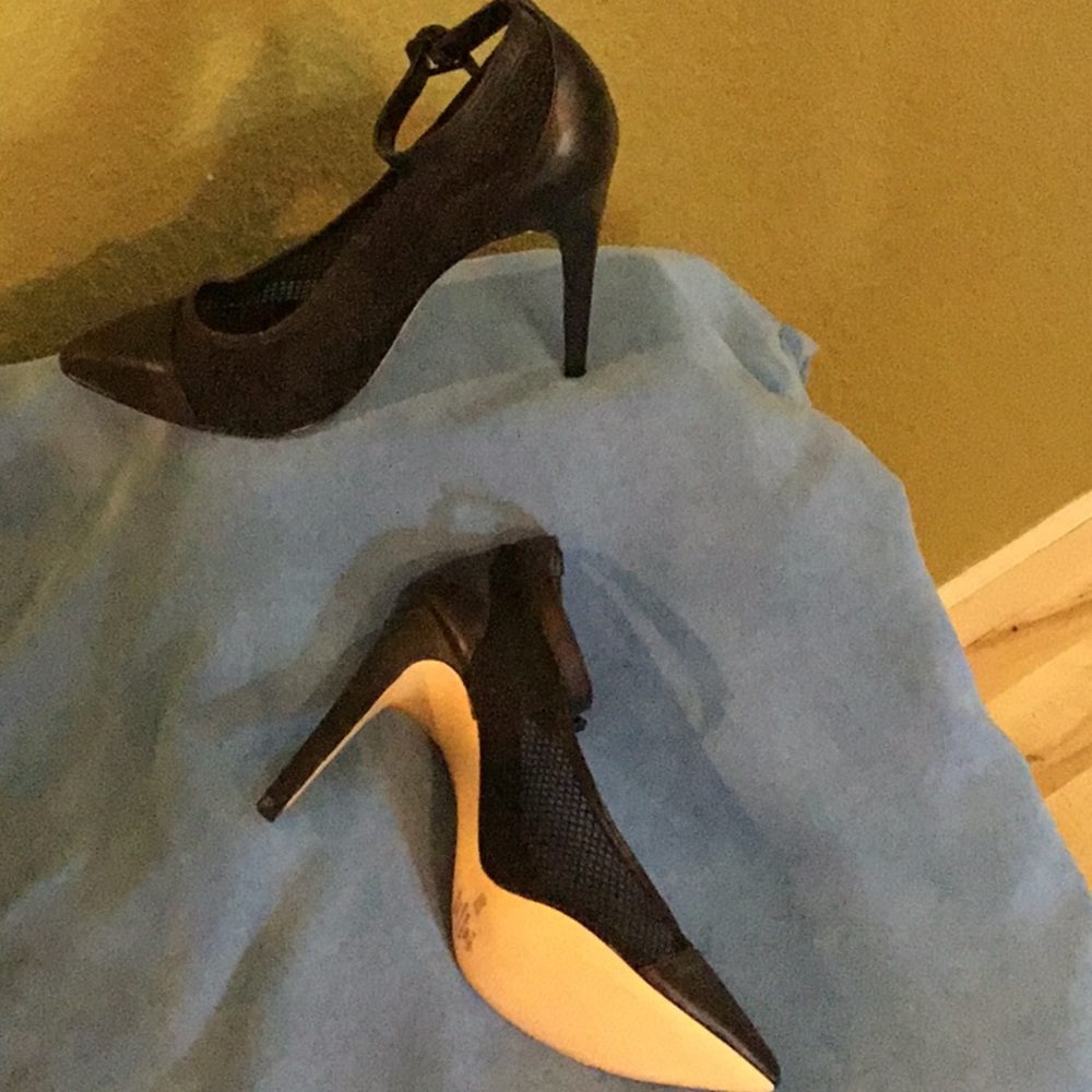 Black heels, brand new never worn!